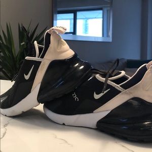 NIKE AirMax 270 Size 9